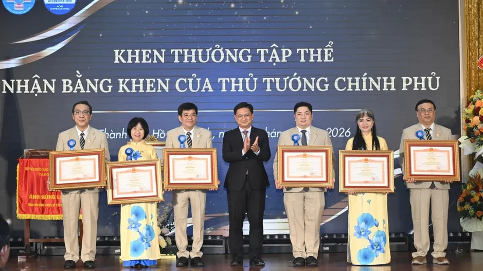 Bệnh viện Hùng Vương đón nhận danh hiệu Anh hùng Lao động Bệnh viện Hùng Vương đón nhận danh hiệu Anh hùng Lao động