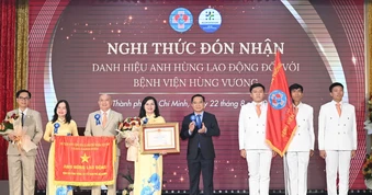 Bệnh viện Hùng Vương đón nhận danh hiệu Anh hùng Lao động
