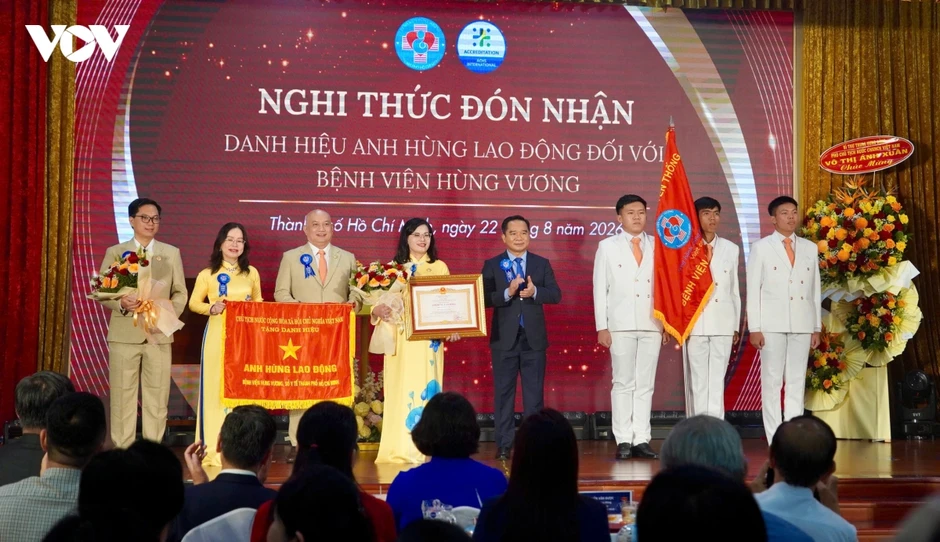 Bệnh viện Hùng Vương nhận danh hiệu Anh hùng Lao động Bệnh viện Hùng Vương nhận danh hiệu Anh hùng Lao động
