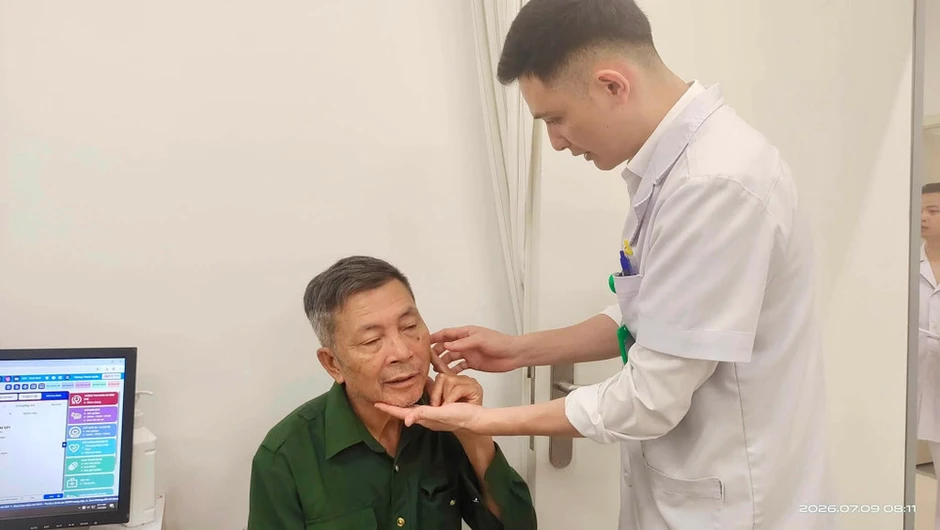 Bệnh viện Hữu nghị Việt Đức cơ sở Ninh Bình khởi đầu hành trình mới bằng hoạt động tri ân người có công