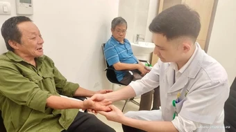 Bệnh viện Hữu nghị Việt Đức cơ sở Ninh Bình khởi đầu hành trình mới bằng hoạt động tri ân người có công