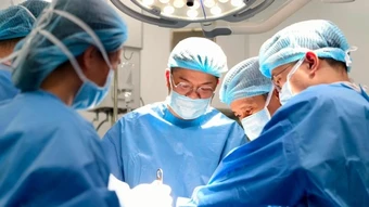 Bệnh viện Hữu nghị Việt Đức cơ sở Ninh Bình mổ ca đầu tiên ngay ngày khai trương