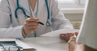 Bệnh viện K khuyến cáo dấu hiệu bất thường ở nam giới, chớ chủ quan