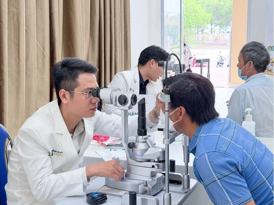 Bệnh viện Mắt Á Châu khám bệnh lý nhãn khoa miễn phí cho hơn 300 người dân Long Hải Bệnh viện Mắt Á Châu khám bệnh lý nhãn khoa miễn phí cho hơn 300 người dân Long Hải