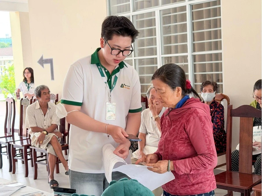 Bệnh viện Mắt Á Châu khám bệnh lý nhãn khoa miễn phí cho hơn 300 người dân Long Hải Bệnh viện Mắt Á Châu khám bệnh lý nhãn khoa miễn phí cho hơn 300 người dân Long Hải