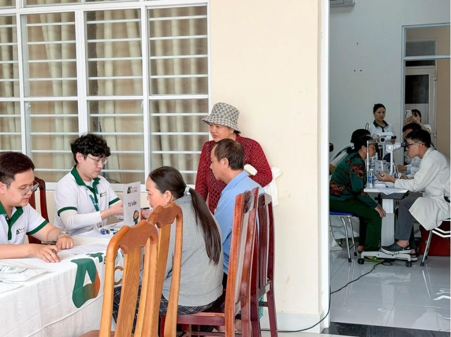 Bệnh viện Mắt Á Châu khám bệnh lý nhãn khoa miễn phí cho hơn 300 người dân Long Hải Bệnh viện Mắt Á Châu khám bệnh lý nhãn khoa miễn phí cho hơn 300 người dân Long Hải