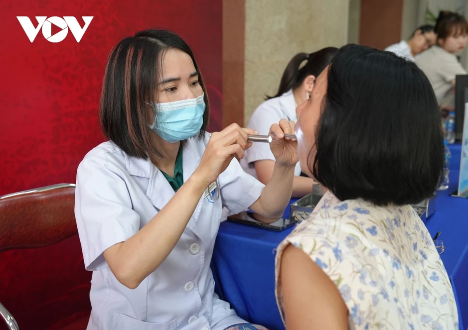 Bệnh viện Mắt Quốc tế DND khám mắt và răng hàm mặt miễn phí tại TinVina