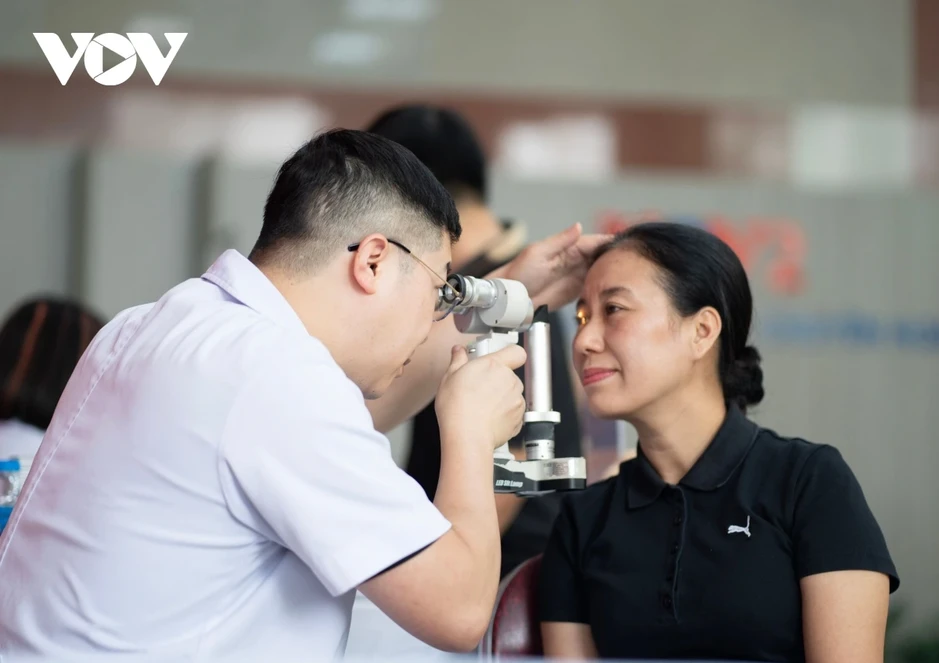 Bệnh viện Mắt Quốc tế DND khám mắt và răng hàm mặt miễn phí tại TinVina