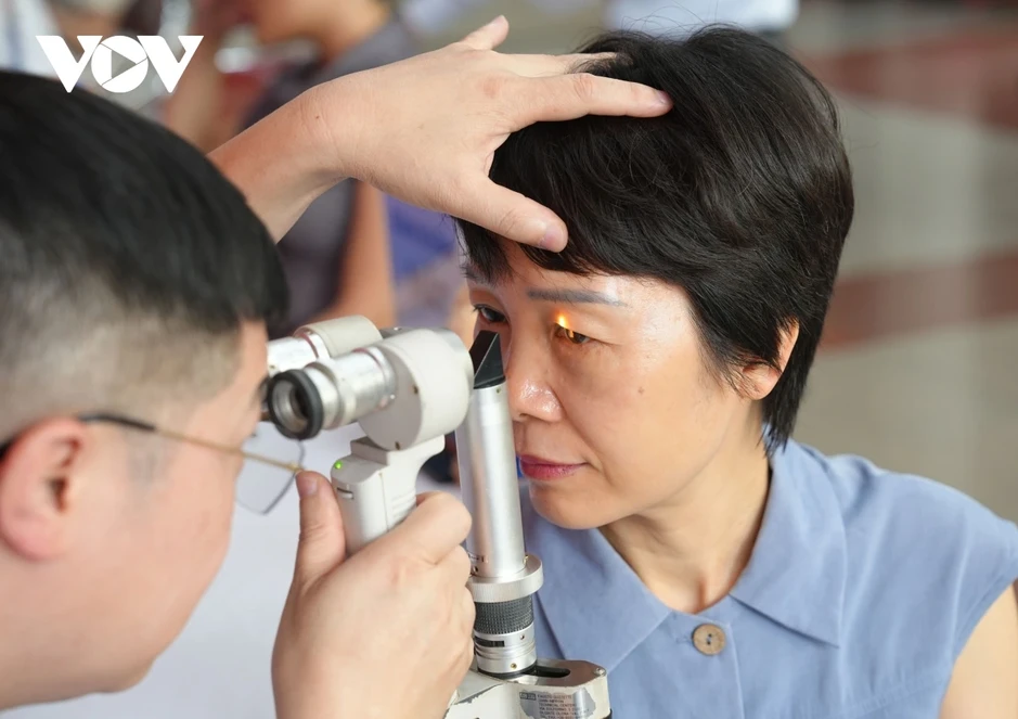 Bệnh viện Mắt Quốc tế DND khám mắt và răng hàm mặt miễn phí tại TinVina