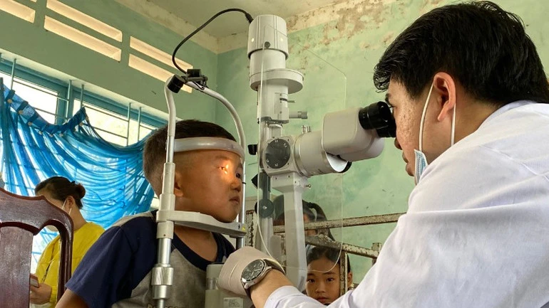 Bệnh viện Mắt Tây Nguyên 12 năm mang ánh sáng đến với người dân Bệnh viện Mắt Tây Nguyên 12 năm mang ánh sáng đến với người dân