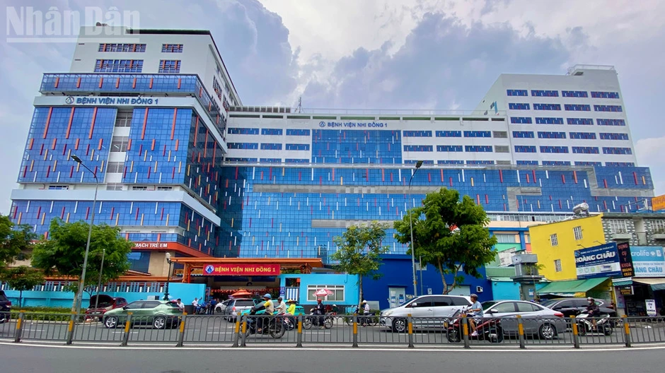 Bệnh viện Nhi đồng 1 cấp cứu kịp thời 2 anh em trong vụ cháy xe khách Bệnh viện Nhi đồng 1 cấp cứu kịp thời 2 anh em trong vụ cháy xe khách