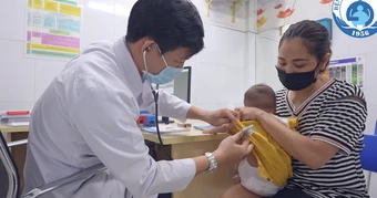 Bệnh viện Nhi đồng 1 triển khai uống vắc-xin Rotavin miễn phí từ năm 2026