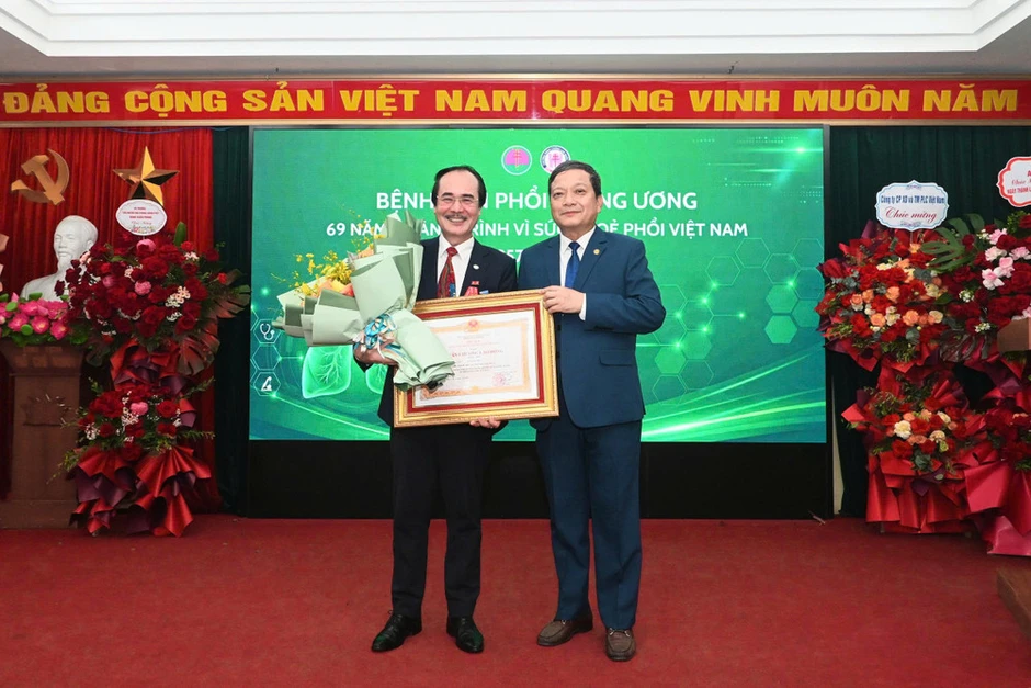 Bệnh viện Phổi Trung ương: 69 năm tiên phong chống lao, làm chủ kỹ thuật ghép phổi đỉnh cao Bệnh viện Phổi Trung ương: 69 năm tiên phong chống lao, làm chủ kỹ thuật ghép phổi đỉnh cao
