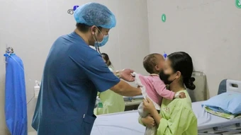 Bệnh viện Sản Nhi Ninh Bình cứu sống cháu bé 15 tháng tuổi nguy kịch sau tai nạn giao thông