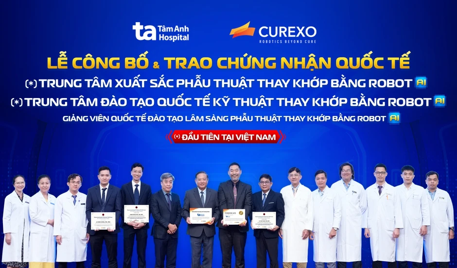 Bệnh viện Tâm Anh đạt 3 chứng nhận quốc tế xuất sắc với Robot AI thay khớp
