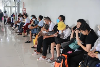 Bệnh viện TP HCM xin lỗi vì để bệnh nhân chờ đơn thuốc hàng giờ