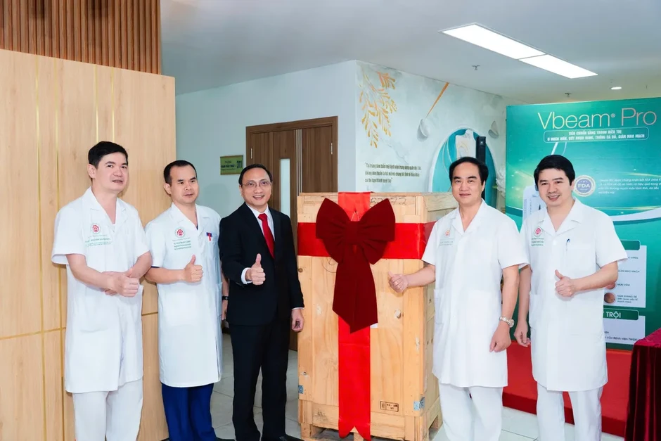 Bệnh viện Trung ương Quân đội 108 tiếp nhận hệ thống laser thế hệ mới, nâng tầm điều trị da liễu – thẩm mỹ Bệnh viện Trung ương Quân đội 108 tiếp nhận hệ thống laser thế hệ mới, nâng tầm điều trị da liễu – thẩm mỹ