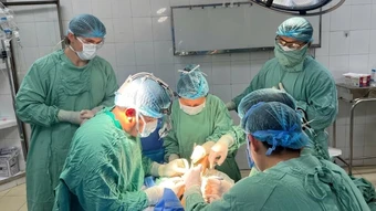 Bệnh viện Trường đại học Y Dược Huế: Cứu bàn chân bị cắt rời sau hơn 3 giờ