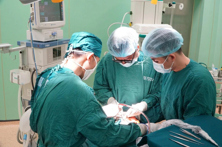 Bệnh viện tuyến dưới phối hợp với tuyến trên cứu chữa nhiều ca bệnh nặng, phức tạp Bệnh viện tuyến dưới phối hợp với tuyến trên cứu chữa nhiều ca bệnh nặng, phức tạp