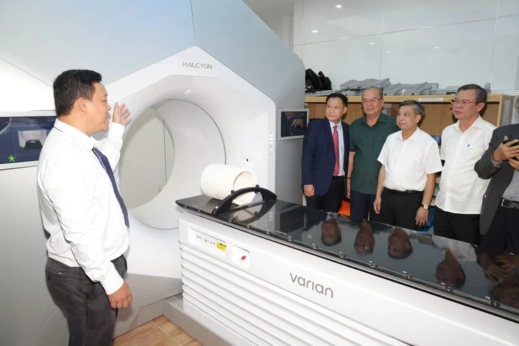 Bệnh viện Ung bướu Cần Thơ tiếp nhận máy xạ trị 105 tỉ đồng, tăng năng lực điều trị ung thư