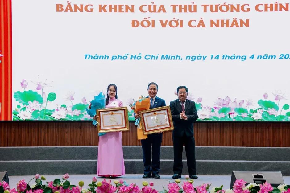 Bệnh viện Ung bướu TPHCM đón nhận Huân chương Lao động Hạng Nhất Bệnh viện Ung bướu TPHCM đón nhận Huân chương Lao động Hạng Nhất