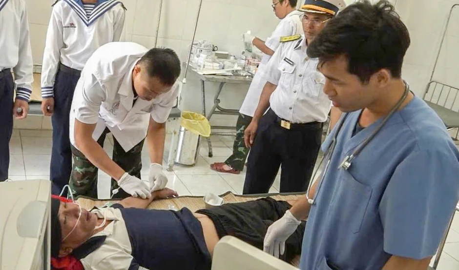 Bệnh xá đảo Song Tử Tây cứu thợ lặn bị liệt chi do giảm áp Bệnh xá đảo Song Tử Tây cứu thợ lặn bị liệt chi do giảm áp
