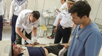 Bệnh xá đảo Song Tử Tây cứu thợ lặn bị liệt chi do giảm áp