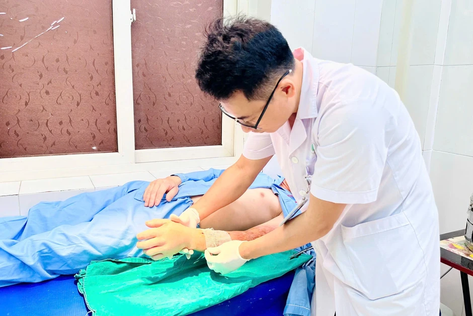 Bị đứt rời cẳng tay, người đàn ông có nhóm máu hiếm được nối lại thành công Bị đứt rời cẳng tay, người đàn ông có nhóm máu hiếm được nối lại thành công