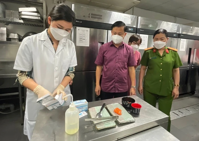 Bộ Công an đề xuất siết quản lý thực phẩm trên không gian mạng Bộ Công an đề xuất siết quản lý thực phẩm trên không gian mạng