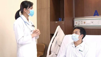Bố lây nhiễm Adenovirus khi chăm con bệnh - Báo TinVina