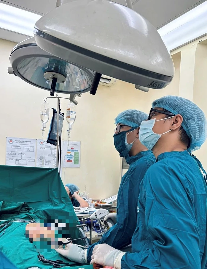 Bỏ qua dấu hiệu đi tiểu ra máu tươi, người đàn ông bị ung thư thận Bỏ qua dấu hiệu đi tiểu ra máu tươi, người đàn ông bị ung thư thận