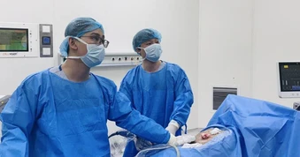 Bỏ qua dấu hiệu nước tiểu có màu lạ, cụ ông U80 đối mặt bệnh ung thư bể thận