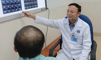 Bỏ trị ung thư để uống nước lá, quay lại viện khi đã hết cơ hội