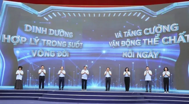 Bộ trưởng Bộ Y tế kêu gọi người dân "Chủ động phòng bệnh - Vì một Việt Nam khoẻ mạnh" Bộ trưởng Bộ Y tế kêu gọi người dân "Chủ động phòng bệnh - Vì một Việt Nam khoẻ mạnh"