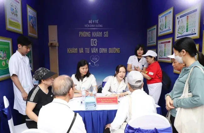 Bộ trưởng Bộ Y tế kêu gọi người dân "Chủ động phòng bệnh - Vì một Việt Nam khoẻ mạnh" Bộ trưởng Bộ Y tế kêu gọi người dân "Chủ động phòng bệnh - Vì một Việt Nam khoẻ mạnh"