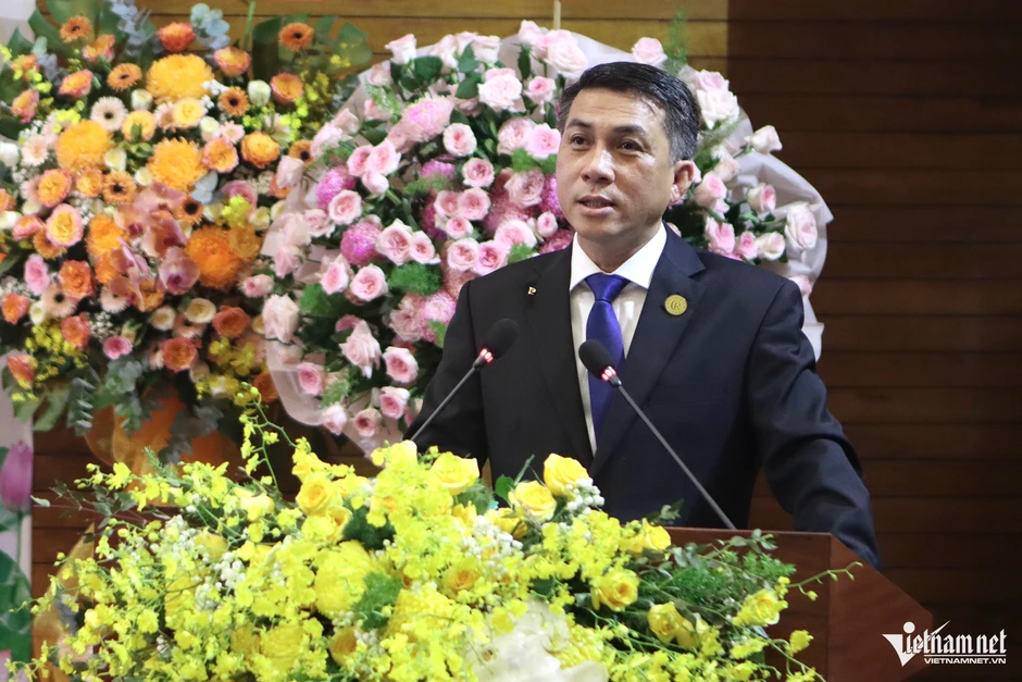 Bộ trưởng Y tế Đào Hồng Lan giao loạt nhiệm vụ cho tân Giám đốc Bệnh viện Chợ Rẫy Bộ trưởng Y tế Đào Hồng Lan giao loạt nhiệm vụ cho tân Giám đốc Bệnh viện Chợ Rẫy