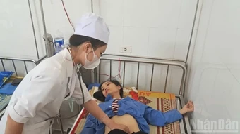 Bộ Y tế chỉ đạo điều tra, truy xuất nguồn gốc thực phẩm sau vụ ăn bánh mì khiến 19 người nhập viện ở Quảng Ngãi