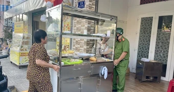 Bộ Y tế chỉ đạo khẩn vụ nghi ngộ độc bánh mì “không tên” tại TPHCM