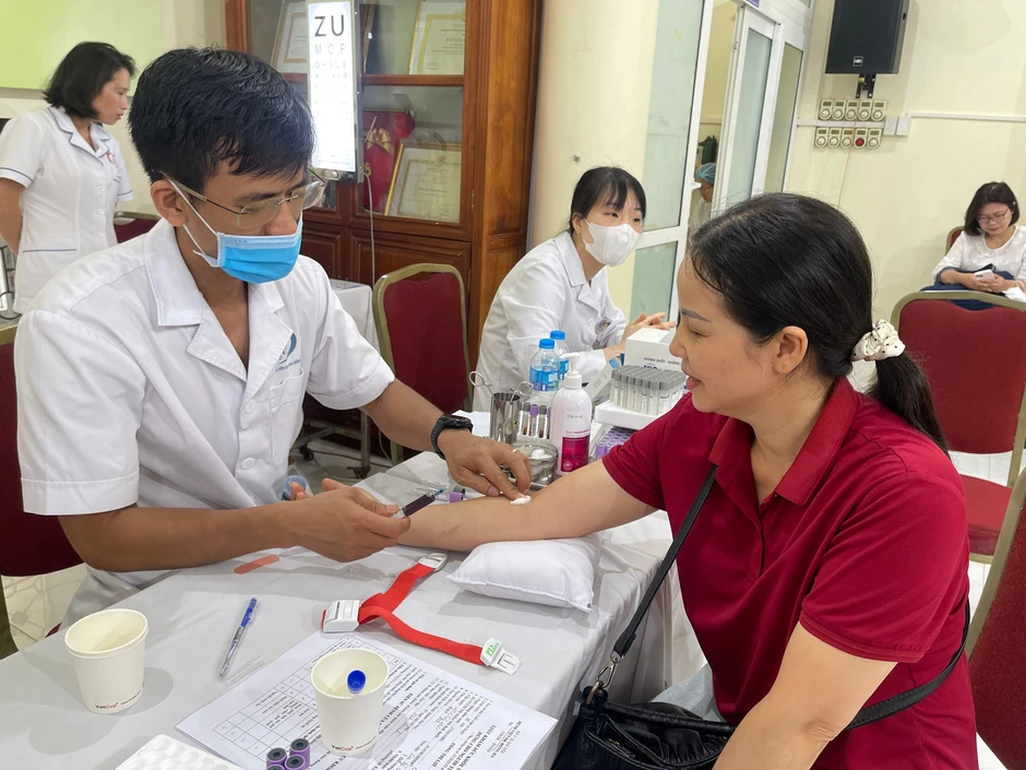 Bộ Y tế chỉ đạo nóng chiến dịch khám sức khỏe miễn phí toàn dân Bộ Y tế chỉ đạo nóng chiến dịch khám sức khỏe miễn phí toàn dân