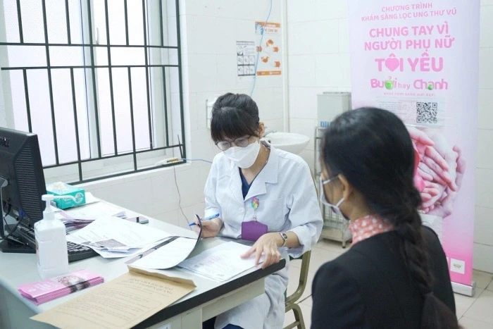 Bộ Y tế hướng dẫn 10 phút sàng lọc ung thư vú ngay tại trạm y tế