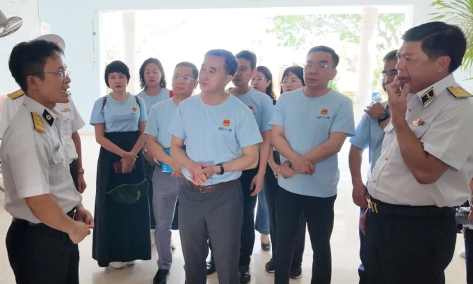 Bộ Y tế huy động tiền, thuốc men hỗ trợ quân dân đảo Trường Sa Bộ Y tế huy động tiền, thuốc men hỗ trợ quân dân đảo Trường Sa