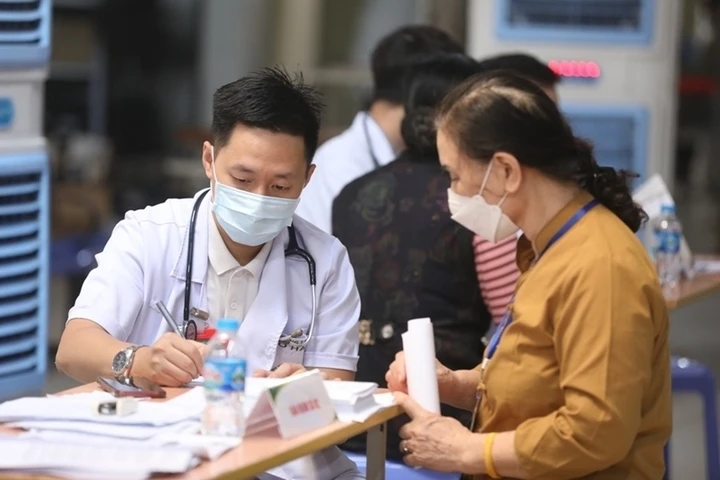 Bộ Y tế trả lời kiến nghị tăng mức hưởng BHYT cho người nghỉ hưu trên 75 tuổi Bộ Y tế trả lời kiến nghị tăng mức hưởng BHYT cho người nghỉ hưu trên 75 tuổi