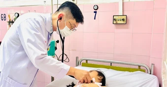 Bộ Y tế yêu cầu điều tra vụ hàng trăm học sinh nghi ngộ độc ở TP.HCM