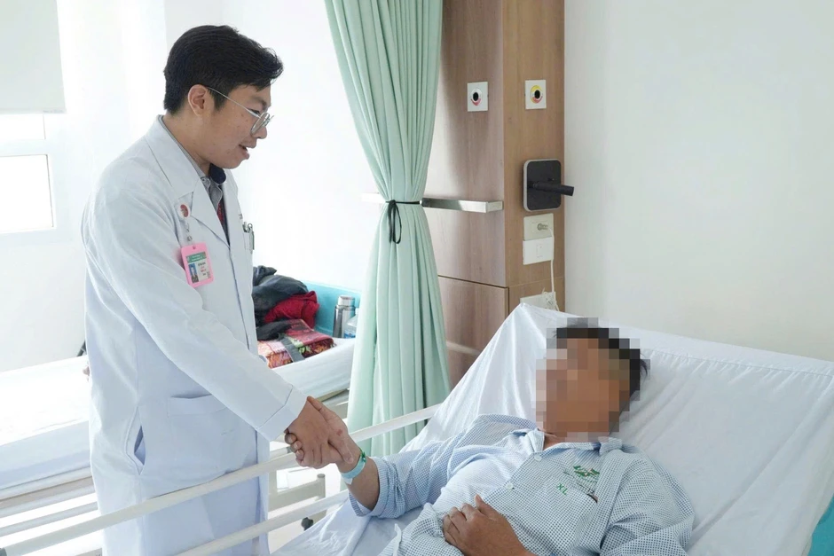 Bơm silicon lỏng vào "của quý", người đàn ông ở TPHCM gánh hậu quả nặng nề