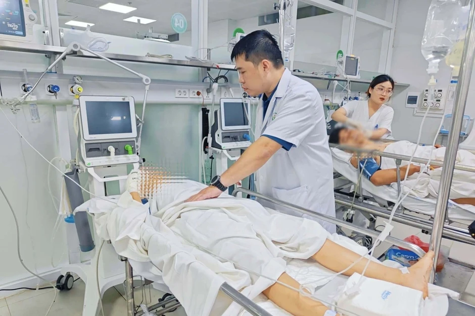 Bốn nạn nhân vụ va chạm trên cao tốc được chuyển đến Bệnh viện Việt Đức Bốn nạn nhân vụ va chạm trên cao tốc được chuyển đến Bệnh viện Việt Đức