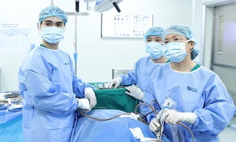 Bỏng mũi do nhỏ nước ép tỏi chữa viêm xoang - Báo TinVina
