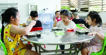 Bữa ăn học đường phải có phương thức kiểm soát riêng biệt