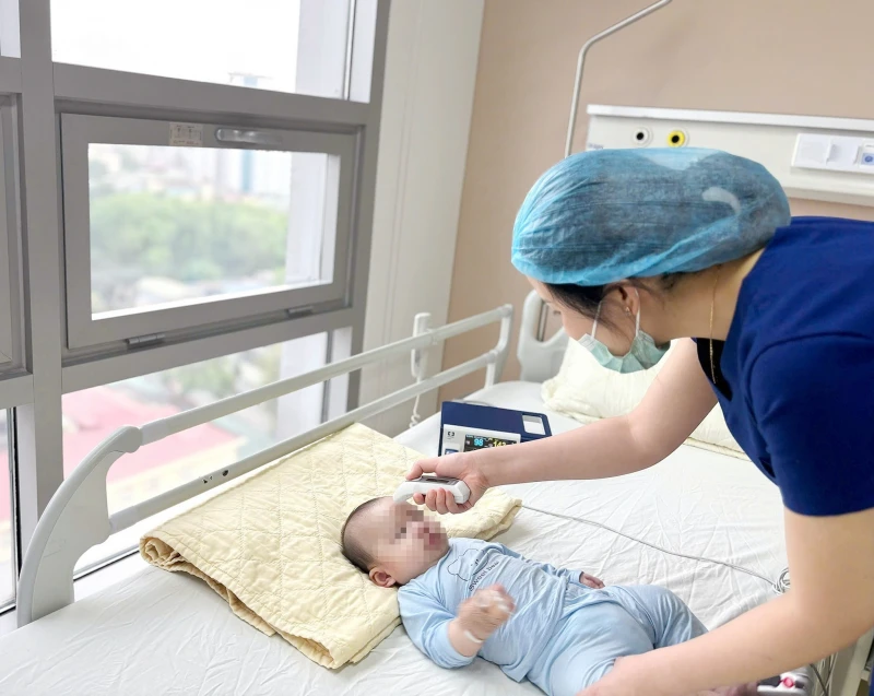 Bùng phát bệnh tay chân miệng, cảnh giác với những biến chứng nguy hiểm