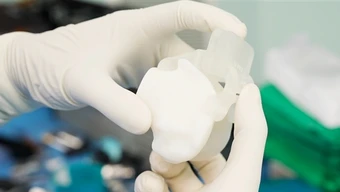 Bước ngoặt trong phẫu thuật thay khớp tại Việt Nam