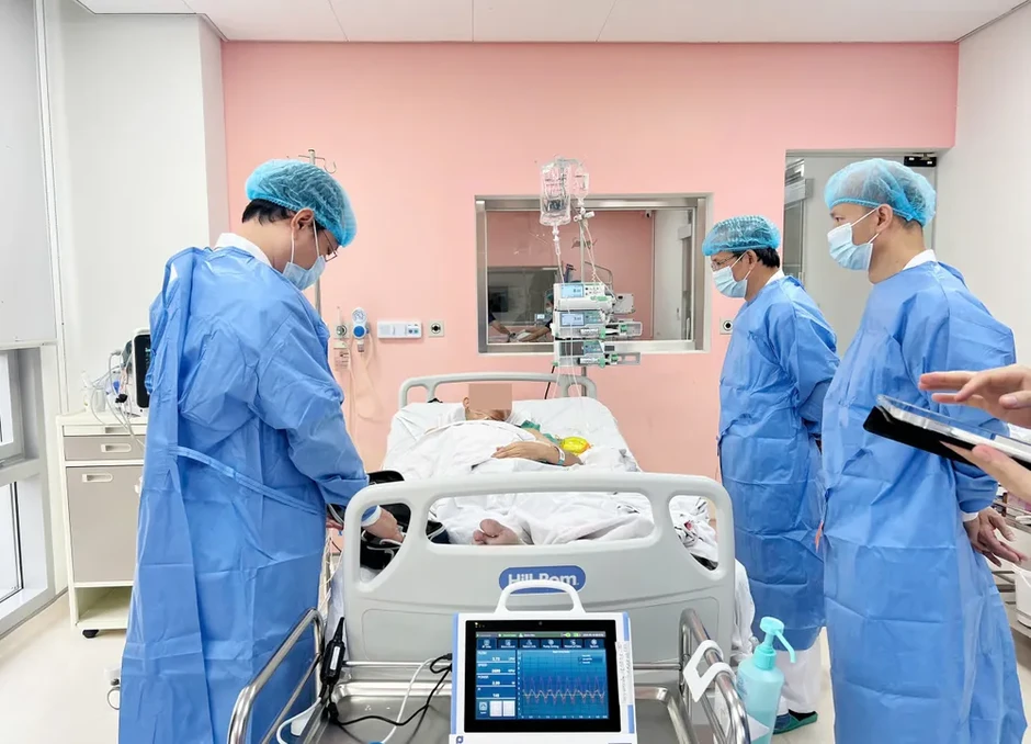 Ca cấy ghép thiết bị hỗ trợ tim CorHeart 6 đầu tiên tại Việt Nam Ca cấy ghép thiết bị hỗ trợ tim CorHeart 6 đầu tiên tại Việt Nam
